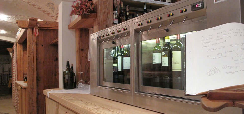 Wineplease w dopasowanej zabudowie